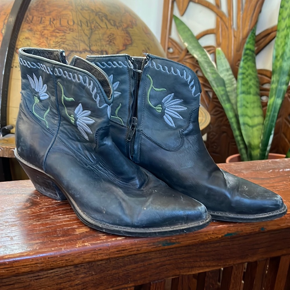 Blue floral Ieather cowboy boots